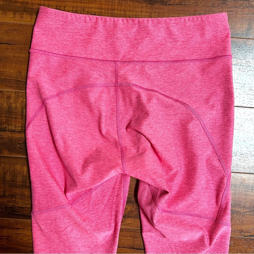 Outdoor voices, thick stretch, size medium, dark, pink cropped leggings - Picture 6 of 7